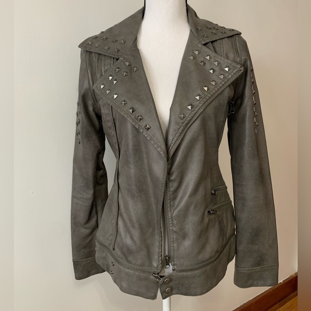 Leather jacket turns into vest